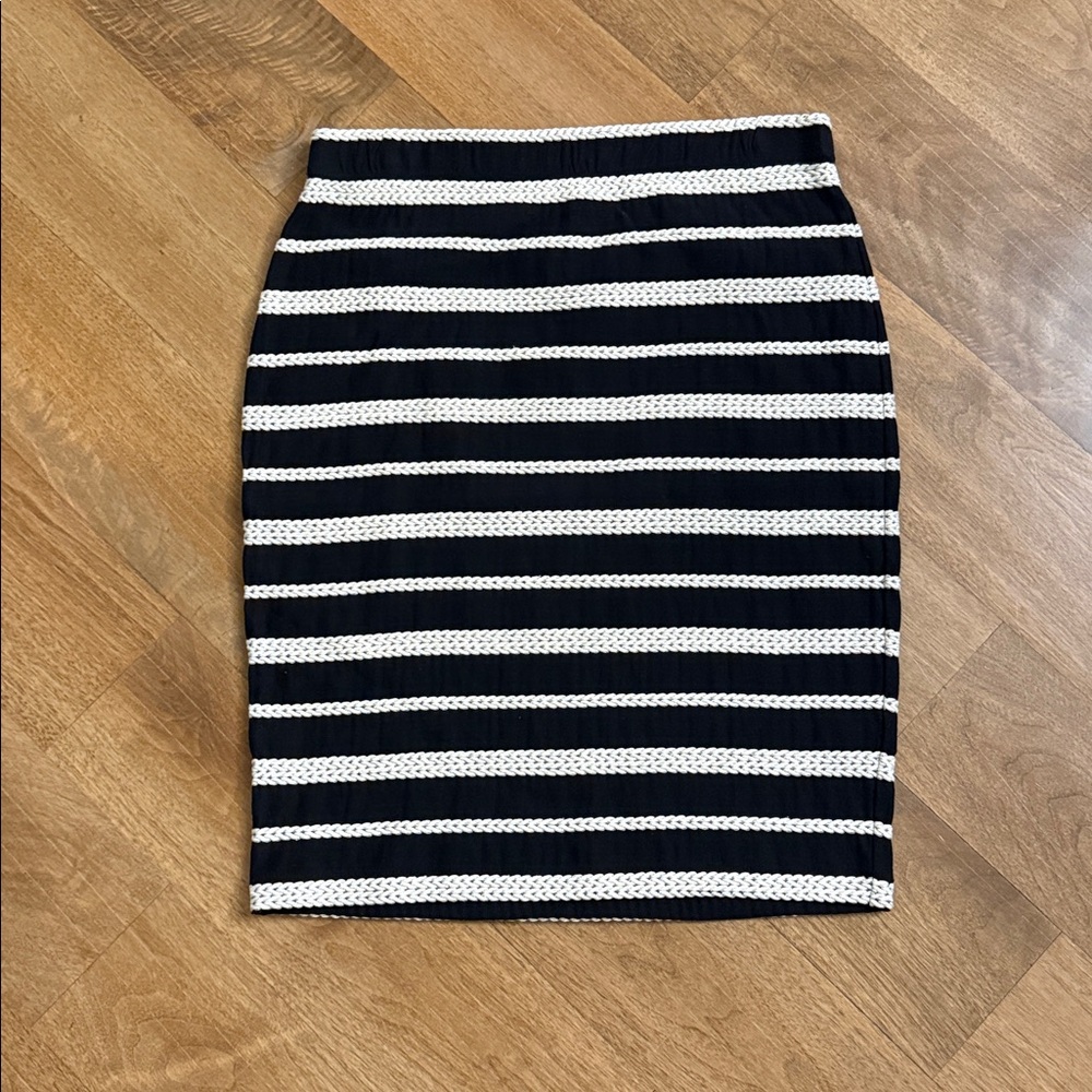 Max Edition Vertical Striped Knit Pencil Skirt